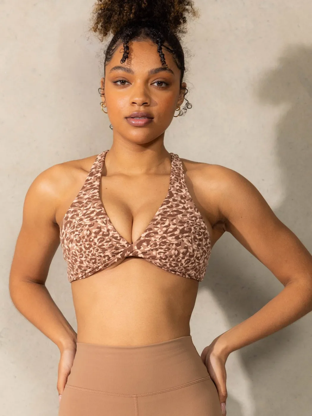 Momentum Twist Sports Bra